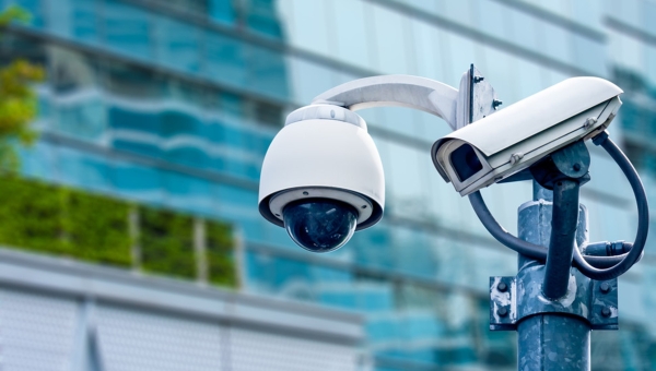 Novas Tecnologias para a Segurança Condominial: Câmeras Inteligentes, Reconhecimento Facial e Controle de Acesso Avançado